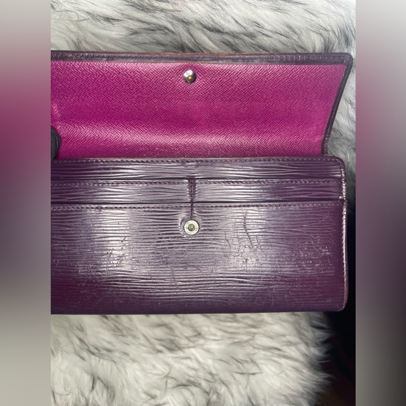 Authentic Louis Vuitton Epi Sarah Wallet Dark Purple - Picture 6 of 16